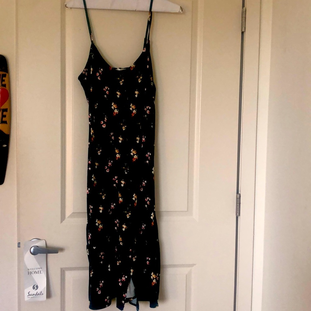 Forest green midi sundress. Brand new by nine Britton. Size large.